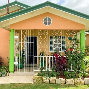 Cozy Apartment Mammee Bay